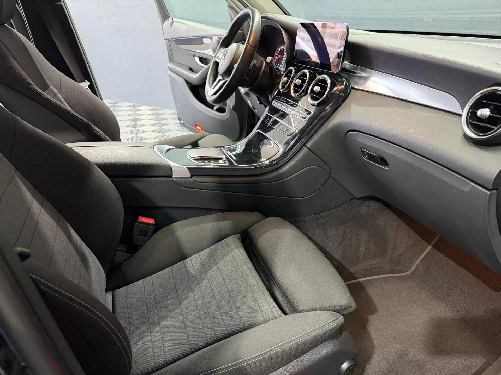 Mercedes-Benz GLC 200 d 4MATIC 9G-TRONIC