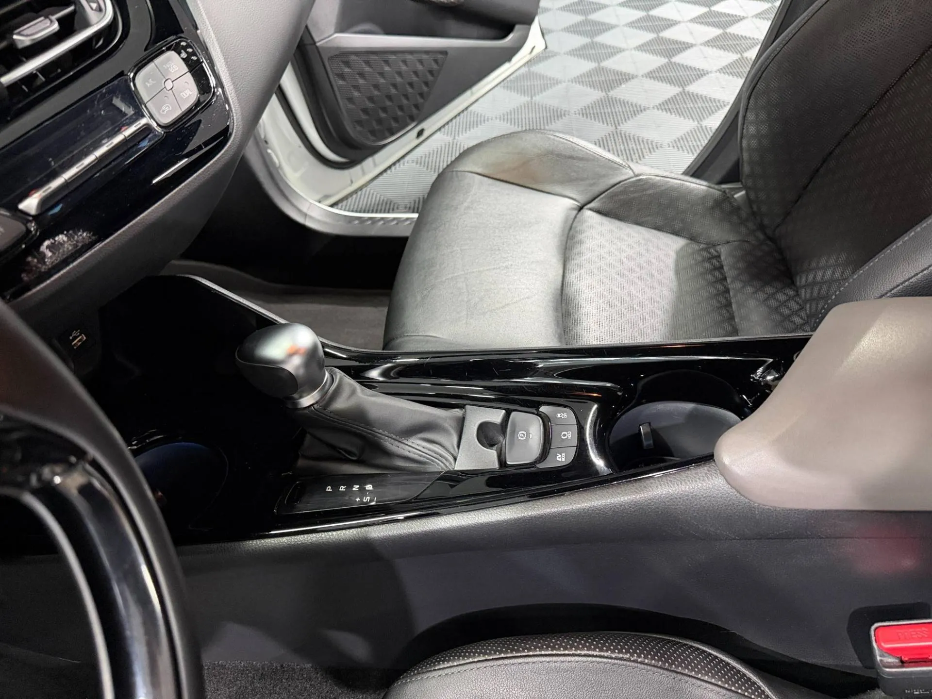 Toyota C-HR 2.0 Hybrid